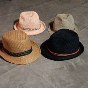 Lot of 4 hats